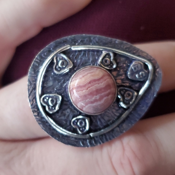 New Rhodochrosite Engraved Heart Shaped Silver Ring. - Picture 12 of 13